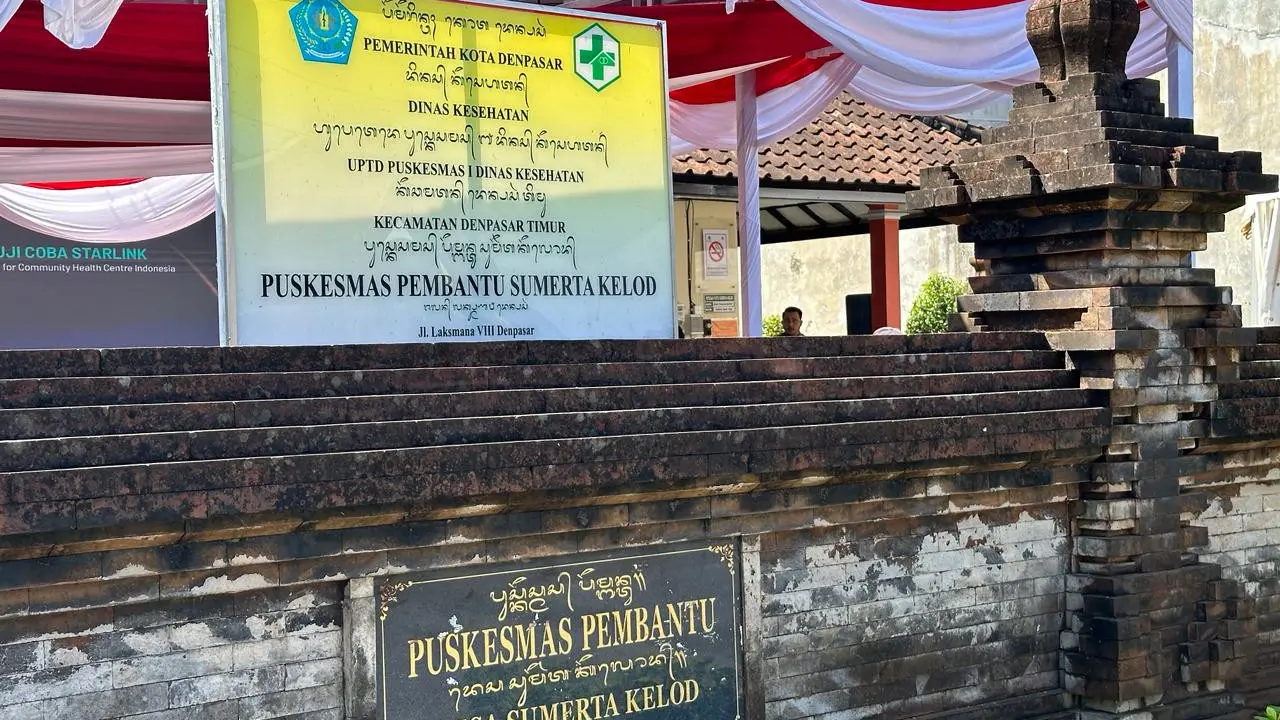 Puskesmas di Denpasar yang menjadi lokasi peluncuran layanan internet Starlink oleh Elon Musk. (Liputan6/Benedikta Miranti)