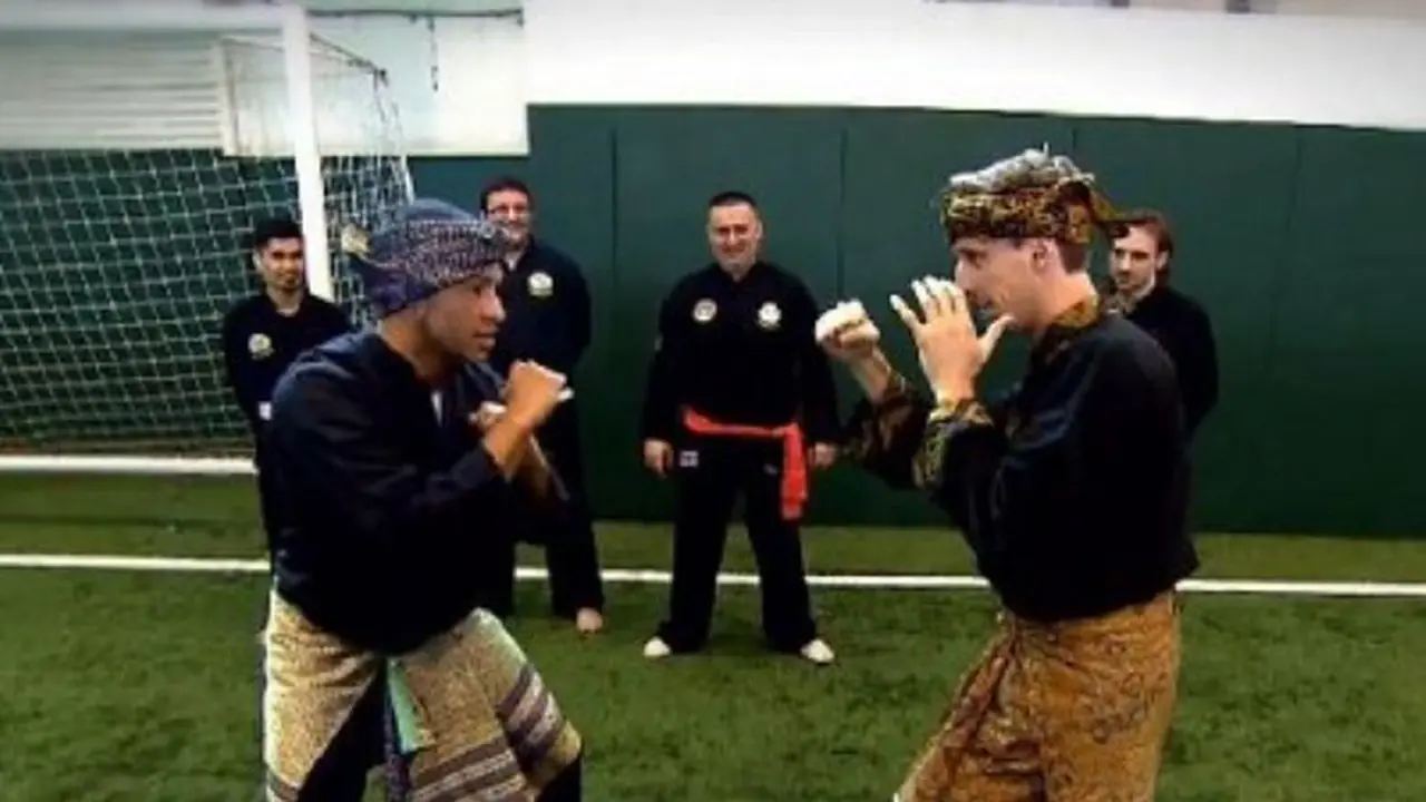 Dua Bintang Arsenal Berlatih Silat