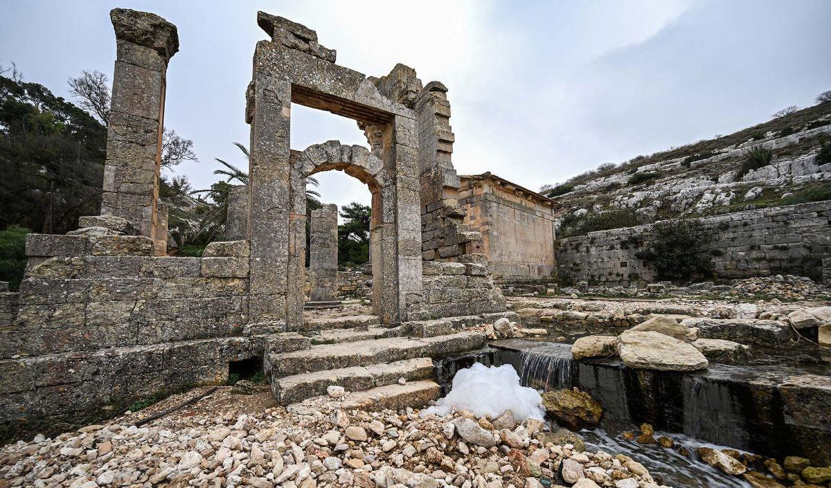 Dilansir AFP, banjir juga merusak&nbsp; Kuil Zeus yang dibangun pada abad kedua masehi, yang ukurannya lebih besar dari bangunan Parthenon di Athena.