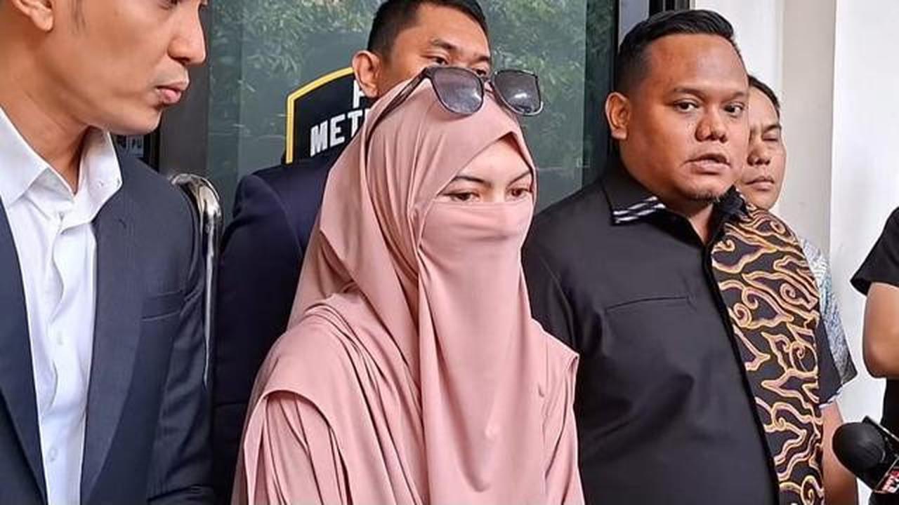 Inara Rusli Rugi Akibat Dipolisikan Wardatina Mawa, Ngaku Ada Banyak Kontrak Kerja Tak Bisa Dijalankan