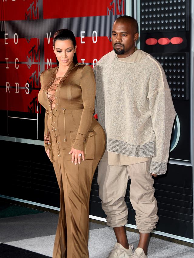 [Bintang] Kim Kardashian dan Kanye West Diusir dari Kediaman Kris Jenner