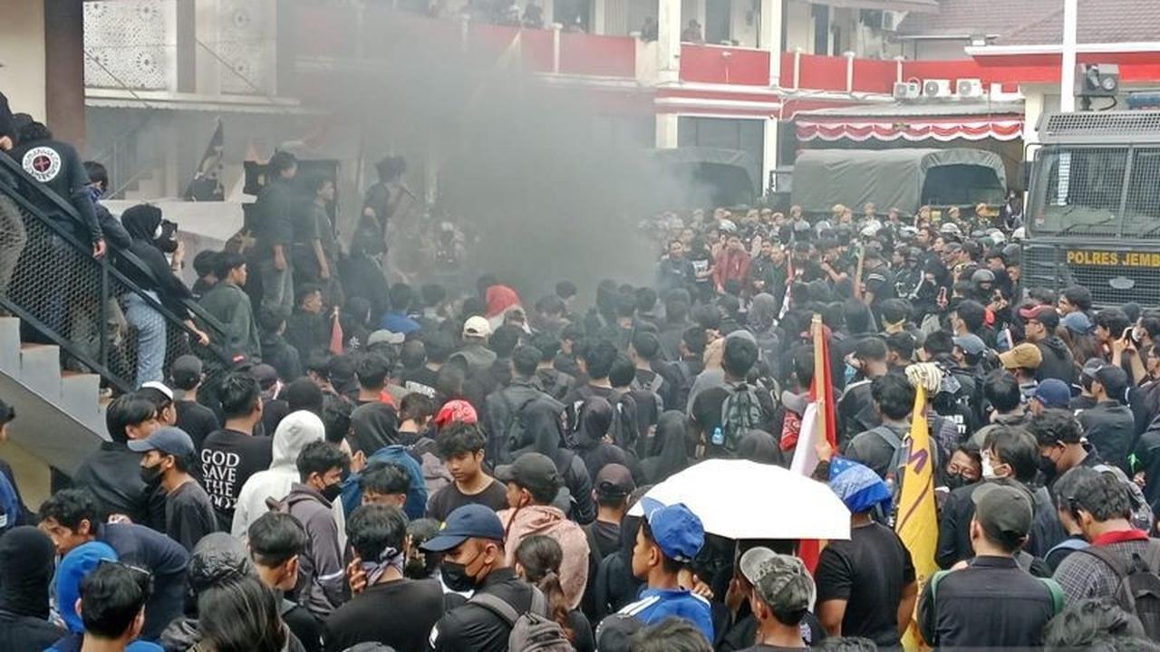 Tahukah Anda? Mahasiswa Jember Desak Pembebasan Massa Aksi yang Ditahan, Soroti Kematian Driver Ojol Affan Kurniawan