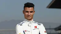Pebalap Sauber F1, Pascal Wehrlein, mendapatkan lampu hijau untuk turun pada tes pramusim kedua F1 2017 di Sirkuit Catalunya, Barcelona. (Motorsport)