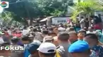 Evakuasi berjalan dramatis karena warga telah mengepung warga asing dan pegawai ESDM yang hendak melakukan survey penambangan emas blok Silo.