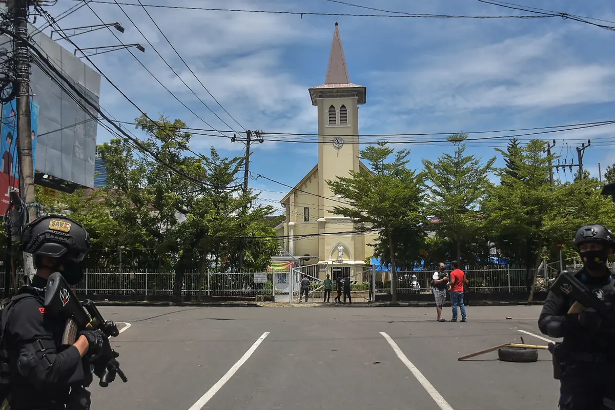 Suasana Mencekam Gereja Katedral Makassar Usai Ledakan Bom