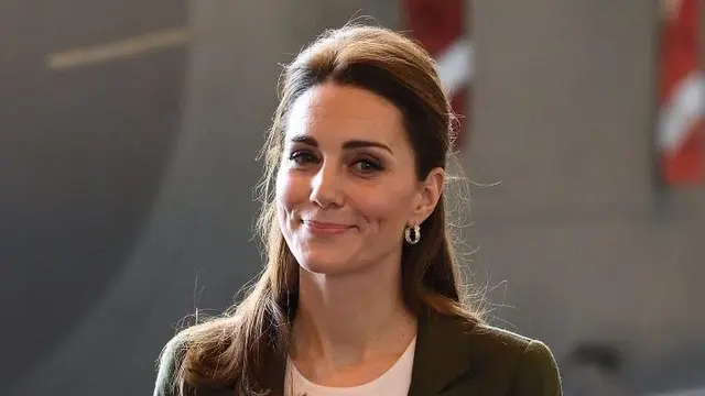 Baju Kate Middleton Disebut Mirip Pohon Natal