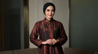 7 Atasan Batik Silk dengan Rok Panjang, Tampil Etnik sekaligus Elegan di 2026