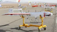 Sejumlah drone milik militer Iran terlihat sebelum latihan di Iran (5/1/2021). Latihan itu rencananya melibatkan sejumlah divisi, terutama para tentara di wilayah Iran Tengah. (Iranian Army via AP)