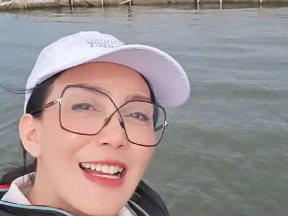 Rieke Diah Pitaloka Sidak Pagar Laut di Bekasi, Sorot Fenomena Hutan  Mangrove Pindah Bahkan Hilang - ShowBiz Liputan6.com