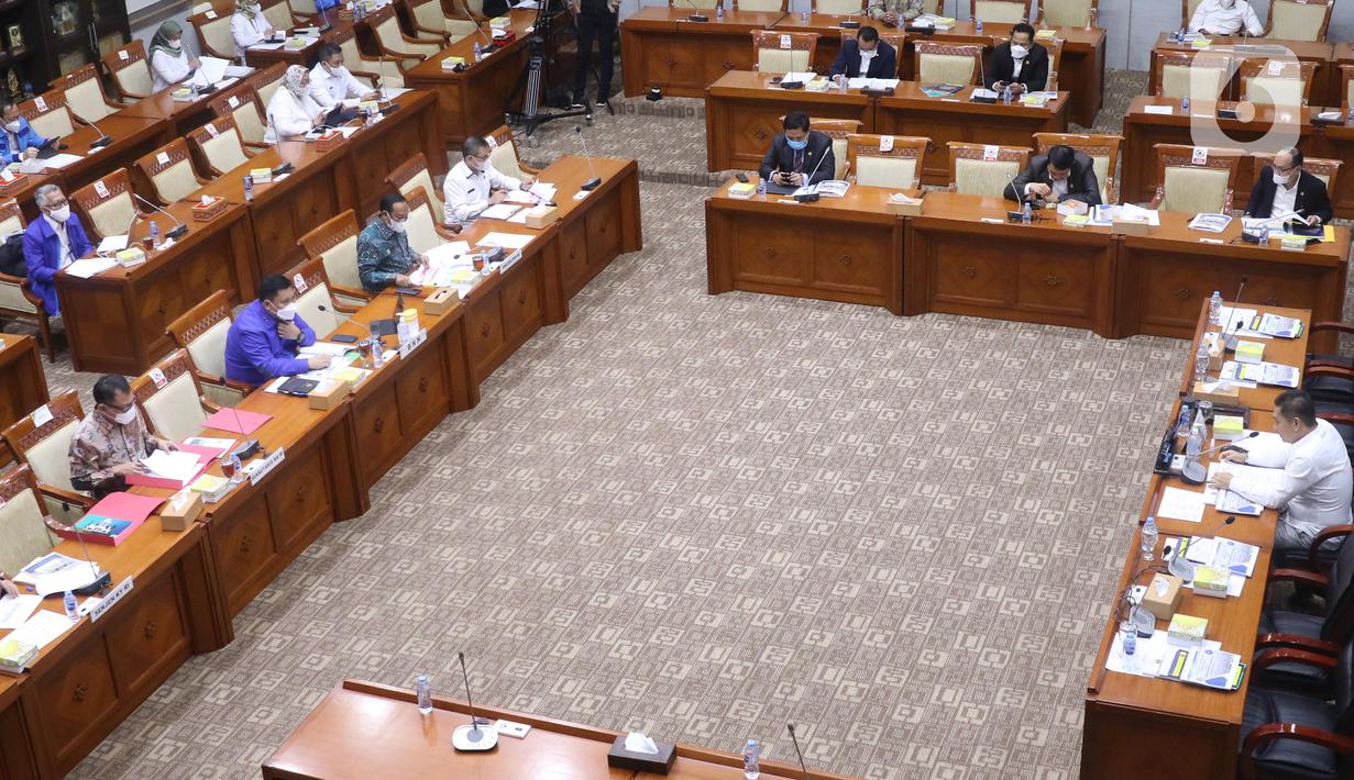 Suasana rapat dengar pendapat Kepala Badan Narkotika Nasional (BNN) Komjen Pol Petrus Reinhard Golose dan Komisi III DPR di Kompleks Parlemen, Senayan, Jakarta, Senin (7/6/2021). Rapat membahas penyusunan program kerja tahun 2022. (Liputan6.com/Angga Yuniar)