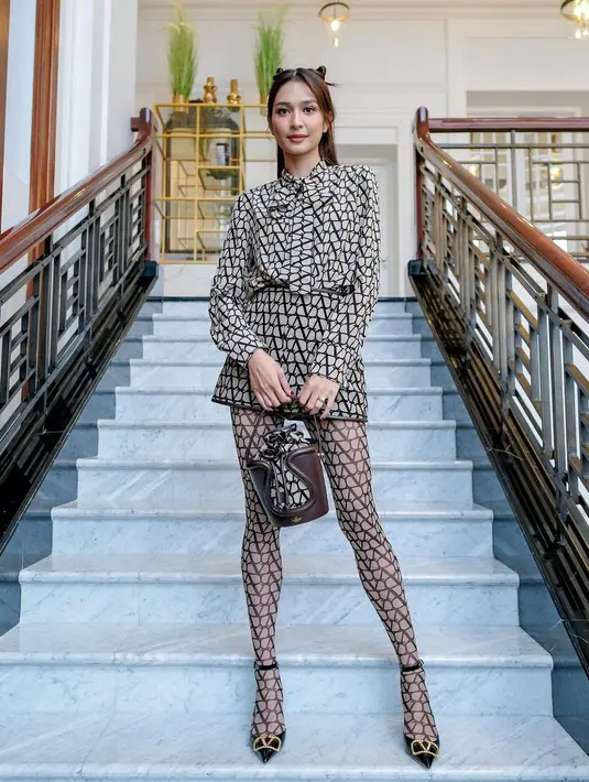 Nah, mana tampilan pasutri baru selama launching event 'Teluh Darah' yang kamu suka? [@miktambayong]