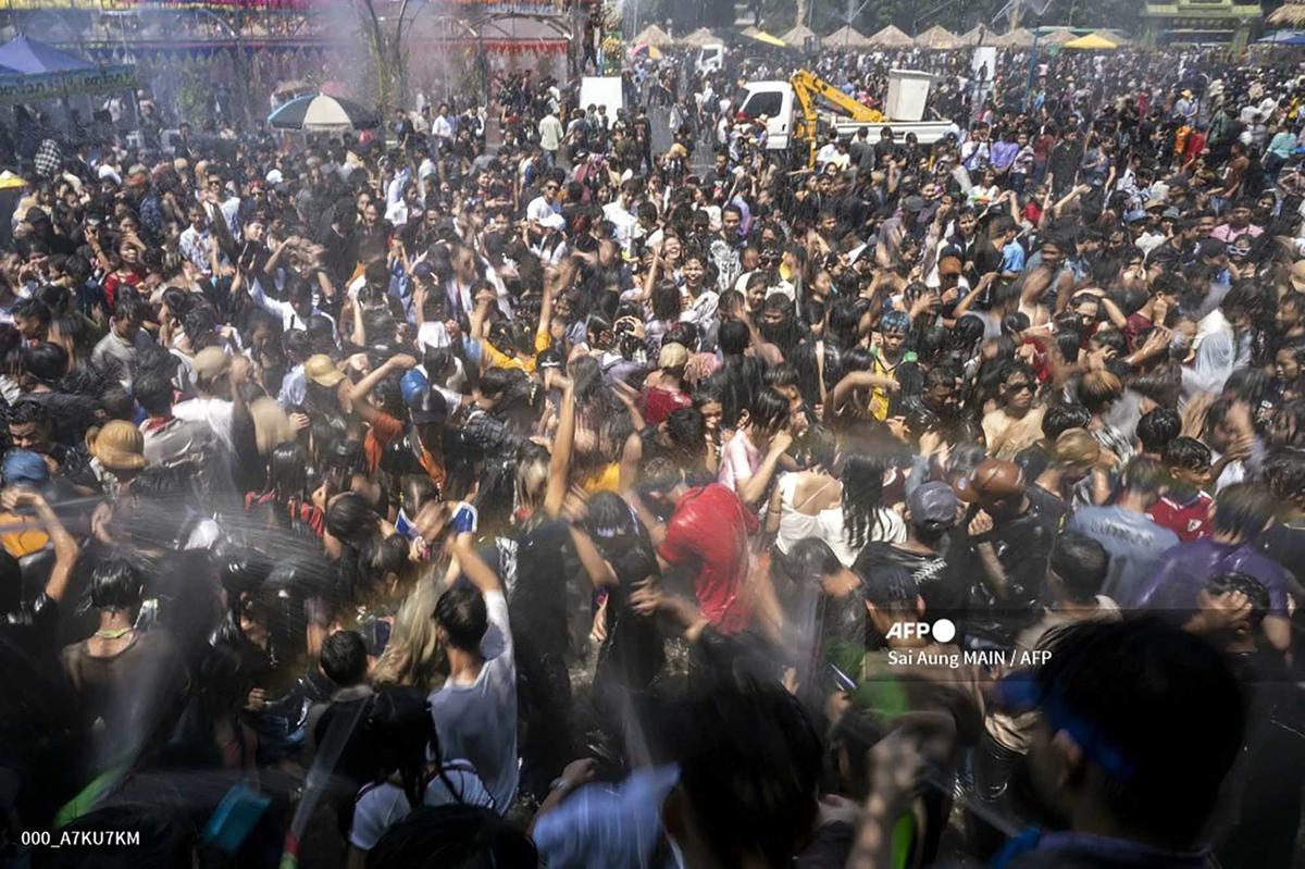 FOTO: Kemeriahan Festival Air Thingyan di Yangon