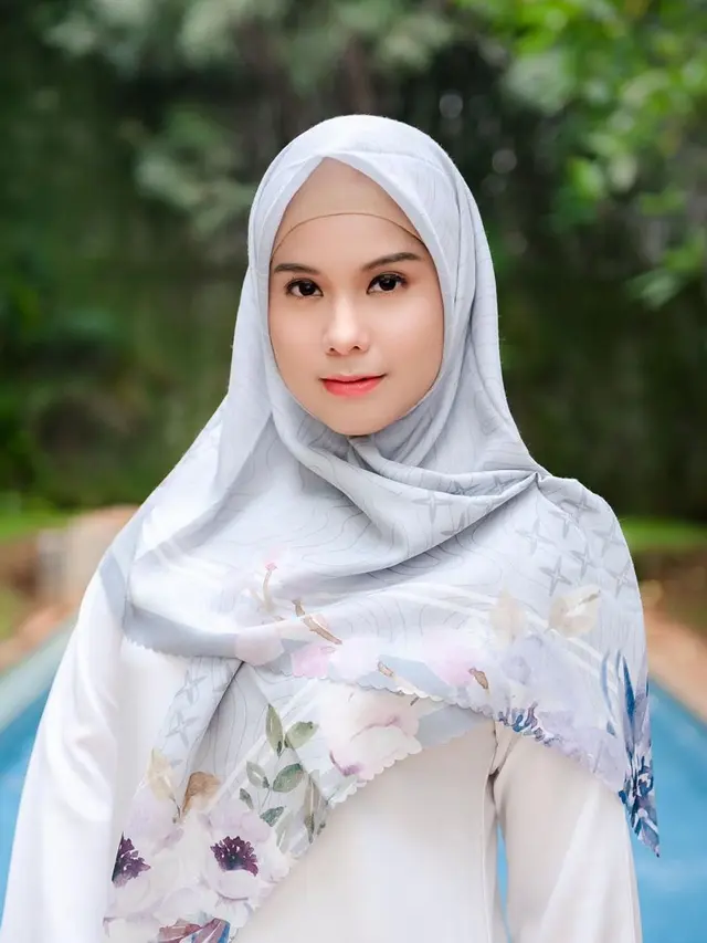 Potret Annisa Pohan dalam balutan hijab