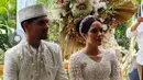<p>Pada momen akad nikah, Yusuf dan Tasya kompak mengenakan busana pengantin warna putih. Potret jelang akad nikah Yusuf. Yusuf resmi menikah setelah sekitar lima tahun menyandang status duda. [Instagram/danielmarguari]</p>