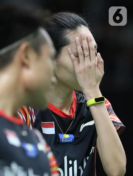 Ganda campuran Indonesia, Hafiz Faizal/Gloria Emanuelle Widjaja saat berlaga di babak pertama Indonesia Master 2020 melawan Zheng Si Wei/Huang Ya Qiong (China) di Istora GBK, Jakarta, Selasa (14/1/2020). Hafiz/Gloria kalah dua set langsung 14-21, 13-21. (Liputan6.com/Helmi Fithriansyah)