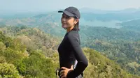 Prilly Latuconsina Menyatu dengan Alam Kulon Progo, Bikin Kopi hingga Naik Flying Fox