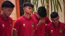 Reaksi kecewa pemain Timnas Indonesia U-20, Hokky Caraka (tengah kiri) bersama rekan-rekannya setelah FIFA membatalkan Indonesia sebagai tuan rumah Piala Dunia U-20 2023 pada Rabu (29/03/2023) malam WIB. (Dok. PSSI)