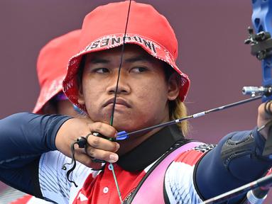 Olimpiade Paris 2024 memang baru akan berlangsung tahun depan, tepatnya pada 26 Juli hingga 11 Agustus 2024. Atlet panahan putra Indonesia, Arif Dwi Pangestu dipastikan menjadi atlet pertama Indonesia yang dipastikan akan berlaga di Olimpiade Paris 2024 setelah dipastikan lolos setelah mencapai semifinal pada Kejuaraan Dunia Panahan 2023 yang berlangsung di Berlin, Jerman sejak 31 Juli hingga 6 Agustus 2023. (AFP/Adek Berry)