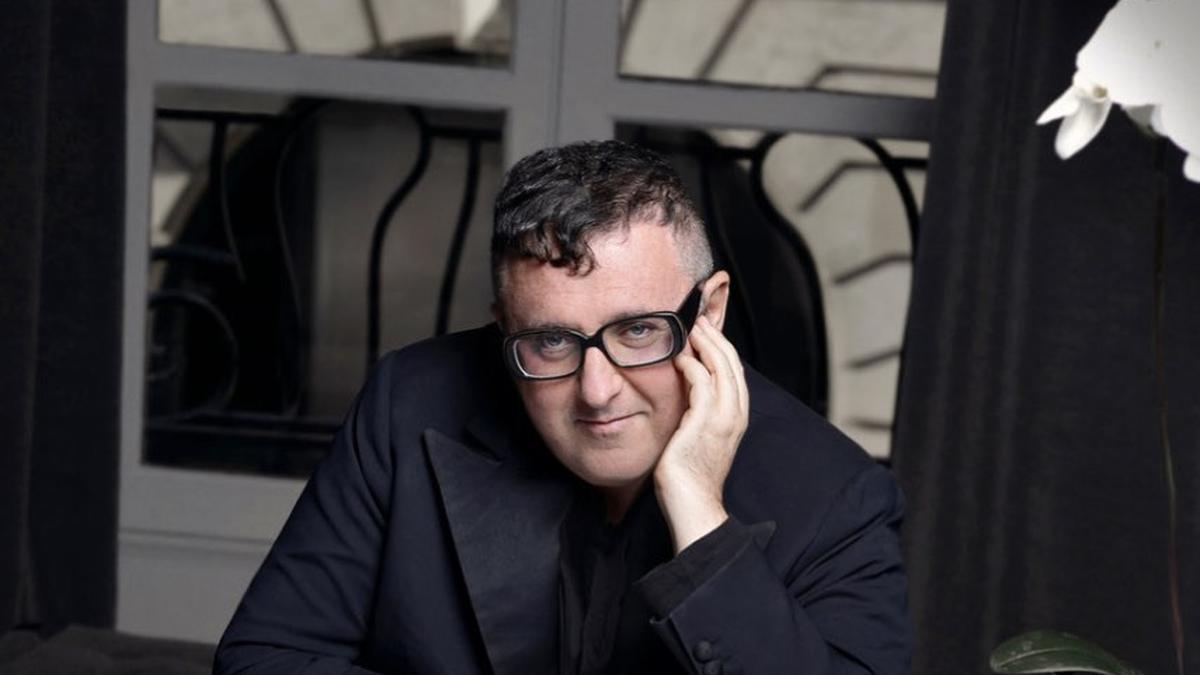 Terpapar Covid, Desainer Alber Albaz Meninggal Dunia - Fashion Fimela.com