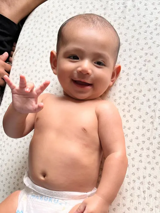 Lahir pada 7 Mei 2022 lalu, kini baby Don sudah menginjak usia 7 bulan. [Instagram @donverhaag]