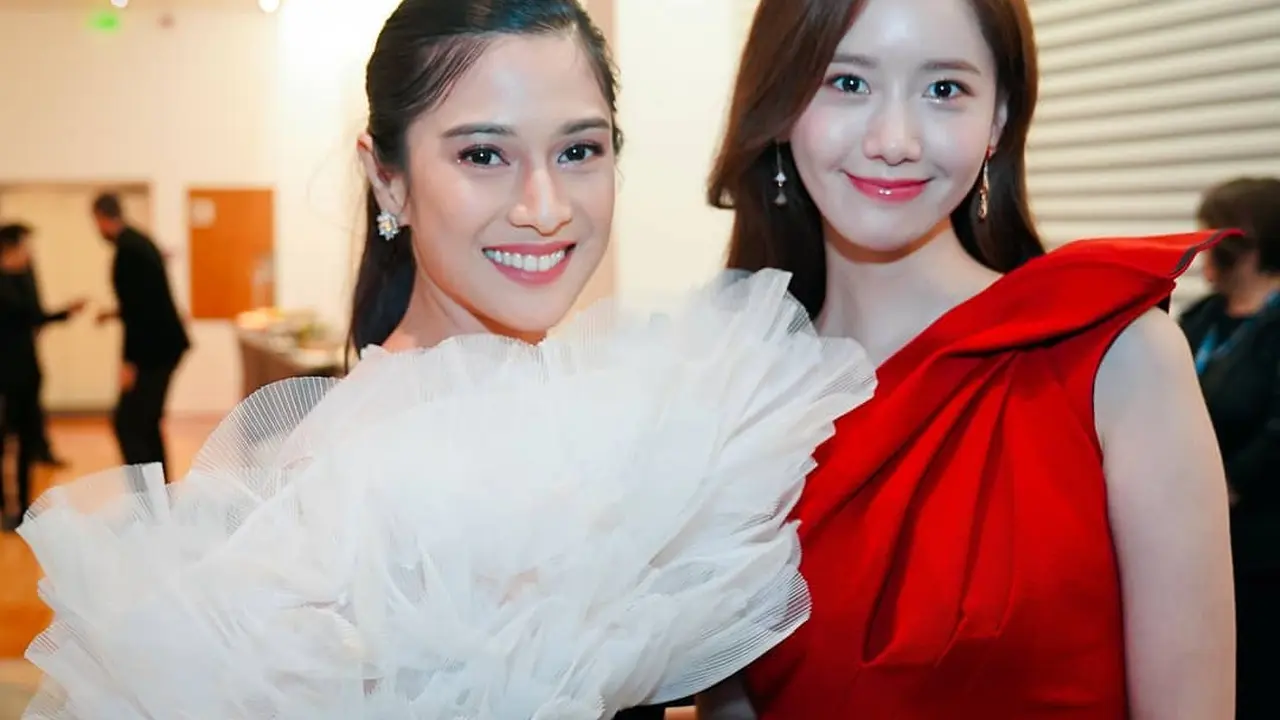 Foto Bareng Yoona SNSD, Dian Sastro Terlihat Seperti Seumuran
