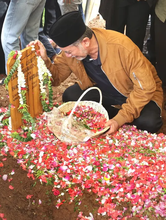 Pemakaman Ria Irawan (Bambang E Ros/Fimela.com)