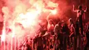 Suporter PSS Sleman menyalakan flare saat melawan Semen Padang pada laga Liga 2 di Stadion Pakansari, Jawa Barat, Selasa (4/12). PSS menang 2-0 atas Semen Padang. (Bola.com/M. Iqbal Ichsan)