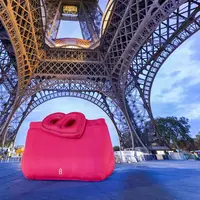 Buttonscarves  menjadi brand lifestyle Indonesia pertama yang memasanga instalasi raksasa di Menara Eiffel Paris (foto: Buttonscraves.dok)