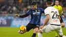 Penyerang Inter Milan, Joaquin Correa berusaha mencetak gol ke gawang Spezia pada pertandingan lanjutan Liga Serie A Italia di Stadion San Siro, di Milan, Italia, Kamis (2/12/2021). Inter Milan menang atas Spezia 2-0. (AP Photo/Luca Bruno)