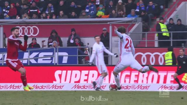 Berita video bek Gotoku Sakai yang akhirnya mencetak gol untuk Hamburg dengan fantastis. This video presented by BallBall.