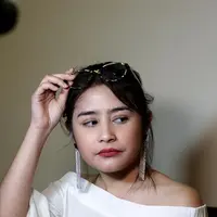 Selain sebagai nominator dalam ajang ISMA 2K16, Prilly juga menjadi salah satu penghiburnya. Satu lagu yang dibuat SCTV akan dibawakan bareng Uus. (Bambang E. Ros/Bintang.com)