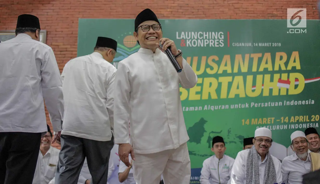 Inisiator gerakan Nusantara Mengaji Muhaimin Iskandar memberi sambutan saat membuka Nusantara bertauhid di Ciganjur, Jakarta, Kamis (14/3). Kegiatan ini mengajak masyarakat berselawat dan mengkhatamkan Alquran. (Liputan6.com/Faizal Fanani)