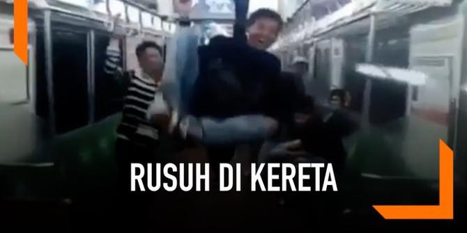 VIDEO: Viral, Gerombolan Remaja Rusuh di Gerbong Kereta