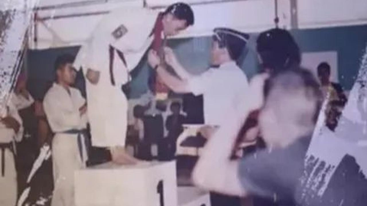 Hal ini terlihat dalam unggahan Listyo beberapa waktu lalu yang membagikan potret lawas dirinya saat mengikuti sejumlah kejuaraan Judo.<br>