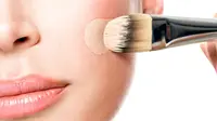 Tips Jiitu dari Makeup Artis untuk Mengaplikasikan Foundation 