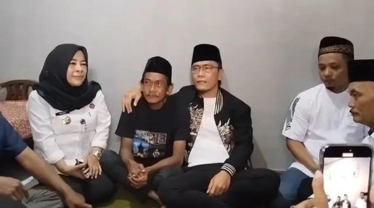 7 Potret Gus Miftah Temui Sonhaji Penjual Es Teh, Minta Maaf: Niatnya Guyon