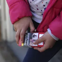 Gara-gara memperbolehkan anak-anaknya merokok, desa ini pun langsung curi perhatian masyarakat dunia. (Ilustrasi: toronto.citynews.ca)