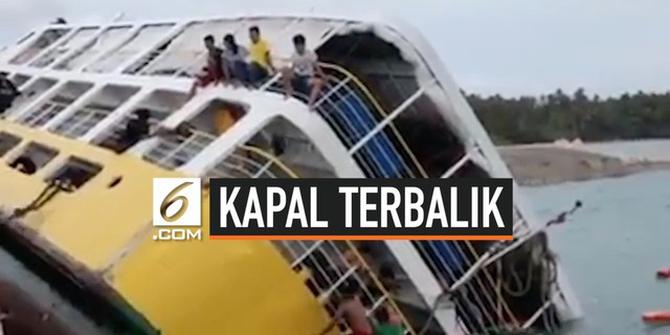 VIDEO: Kapal Feri Terbalik saat Berlabuh, Penumpang Panik