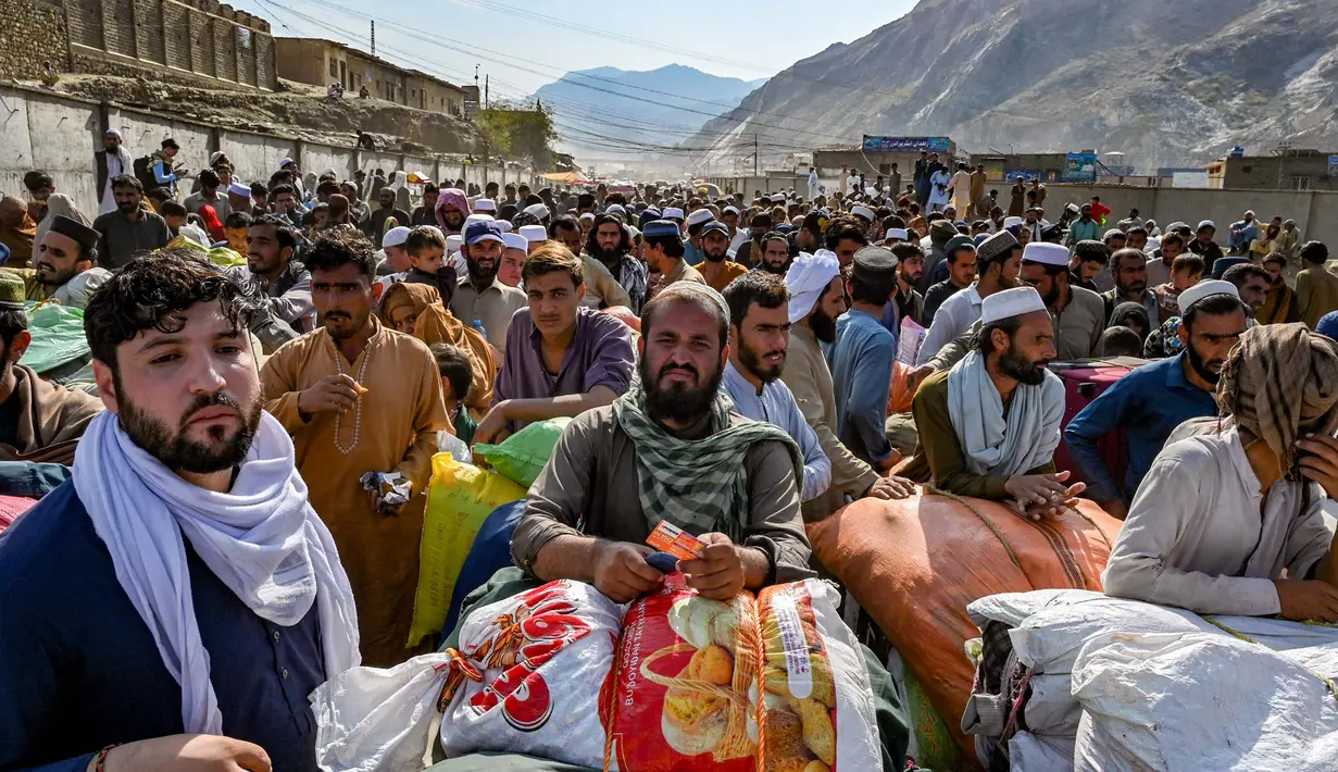 Menteri Dalam Negeri Sementara Pakistan Sarfraz Bugti mengatakan bahwa pihaknya tetap melanjutkan rencana untuk mengusir semua imigran tidak berdokumen setelah 1 November. (Abdul MAJEED/AFP)