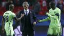 Pelatih Manchester City, Manuel Pallegrini merayakan kemenangan timnya atas Sevilla pada laga Liga Champions di Stadion Sanchez Pizjuan, Spanyol, Selasa (3/11/2015). (EPA/Jose Manuel Vidal)