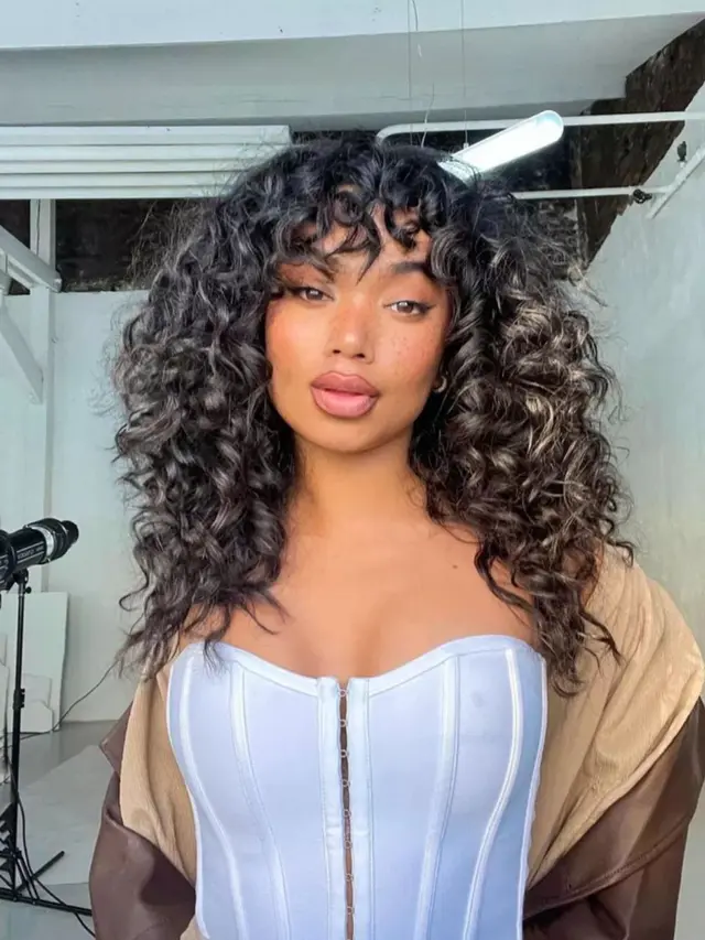 Model rambut curly wolf cut untuk rambut tebal