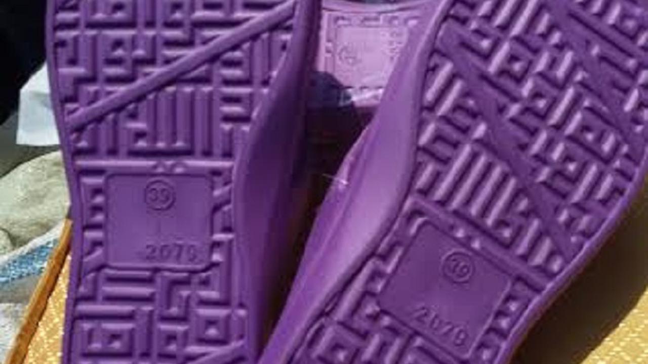 Sandal Jepit Bermotif 'Allah' Gegerkan Warga Jawa Timur 