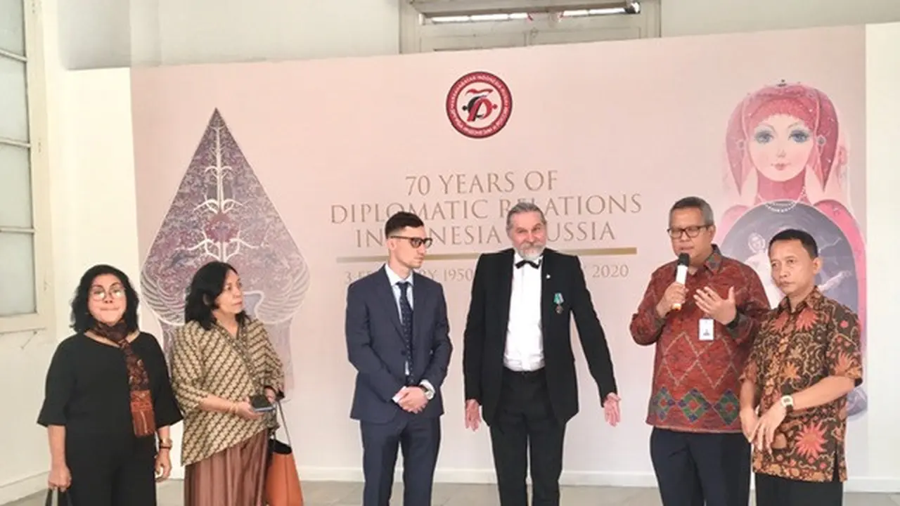 Sambutan sebelum dilaksanakannya Press Tour untuk Pameran Lukisan "Untaian Katulistiwa" pada Senin, 3 Februari 2020.