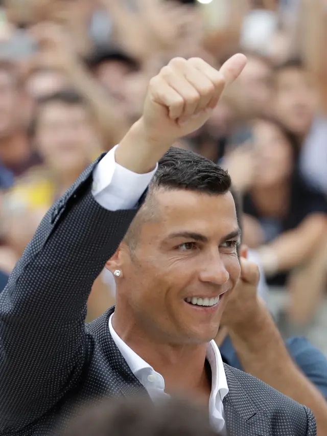 Saat Cristiano Ronaldo Disambut Tifosi Juventus