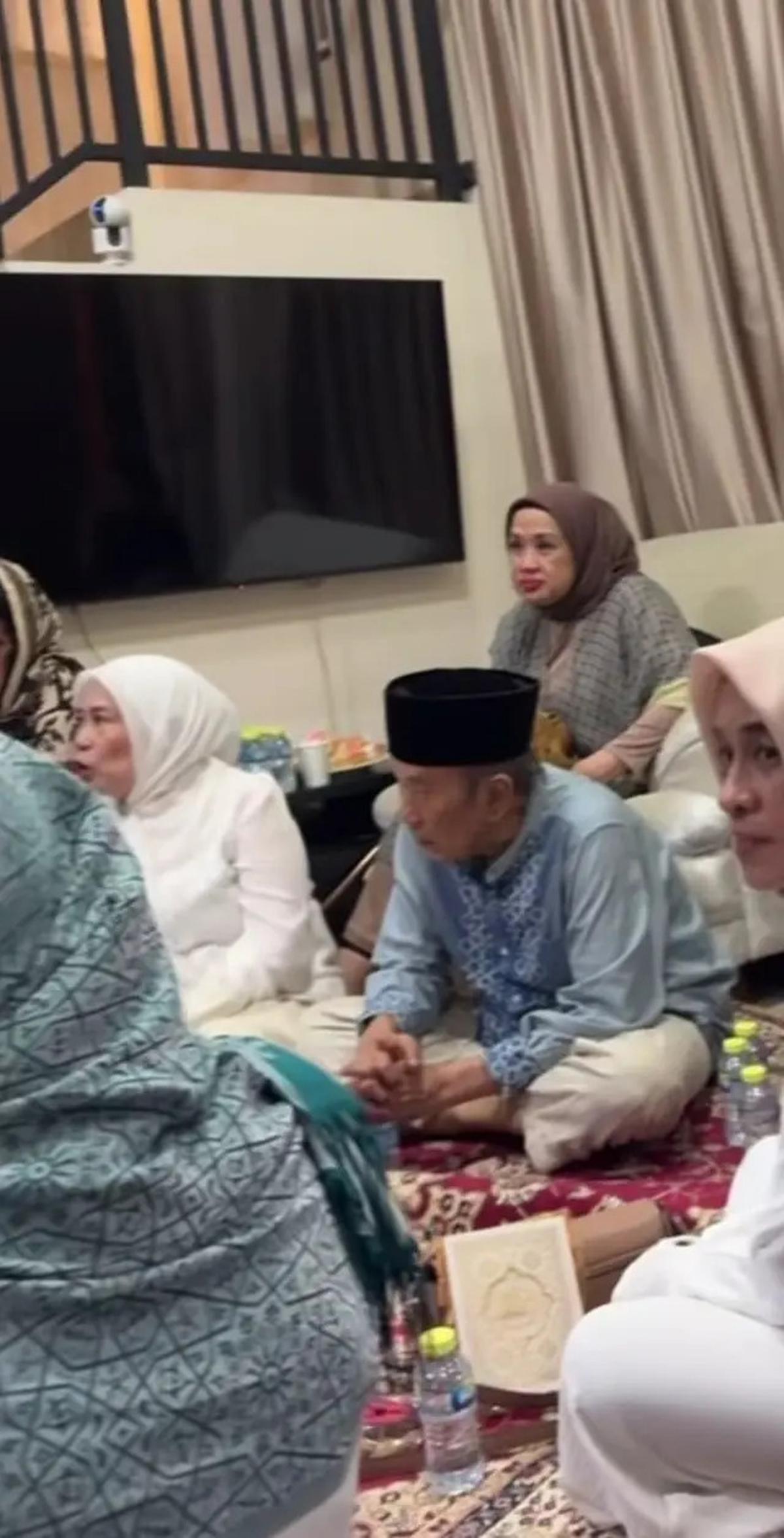 7 Momen Dewi Yull Doakan Ray Sahetapy di Tahlilan Hari Ke-7, Ingat Kebaikan Mantan Suami