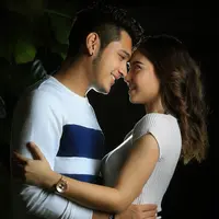 Hal yang berbeda dari Angela Gilsa. Saat itu, ia merasa tidak tertarik dengan pria tampan bernama Giorgino Abraham yang memulai perkenalan. Itulah awal kisah pemain sinetron Berkah Cinta tersebut. (Adrian Putra/Bintang.com)