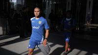 Penyerang sayap Persib, Tantan bersiap latihan jelang laga final Piala Presiden 2015 menghadapi Sriwijaya FC di Stadion Utama Gelora Bung Karno, Jakarta, Sabtu (17/10/2015). (Bola.com/Vitalis Yogi Trisna)