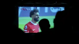 Suasana Roaring Night Premier League Liverpool vs&nbsp;Tottenham Hotspur yang digelar oleh Komunitas penggemar Liverpool, Bigreds di Park 15th Kemang, Jakarta Selatan, Minggu (5/5/2024). (Bola.com/M Iqbal Ichsan)