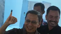 Wakil Presidren RI Boediono memberikan hak suara di kampung halamannya. (Fathi Mahmud/Liputan6.com)