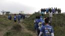 Bobotoh menuju Stadion Si Jalak Harupat yang dianggap seperti rumah bagi mereka. (Bola.com/Vitalis Yogi Trisna)